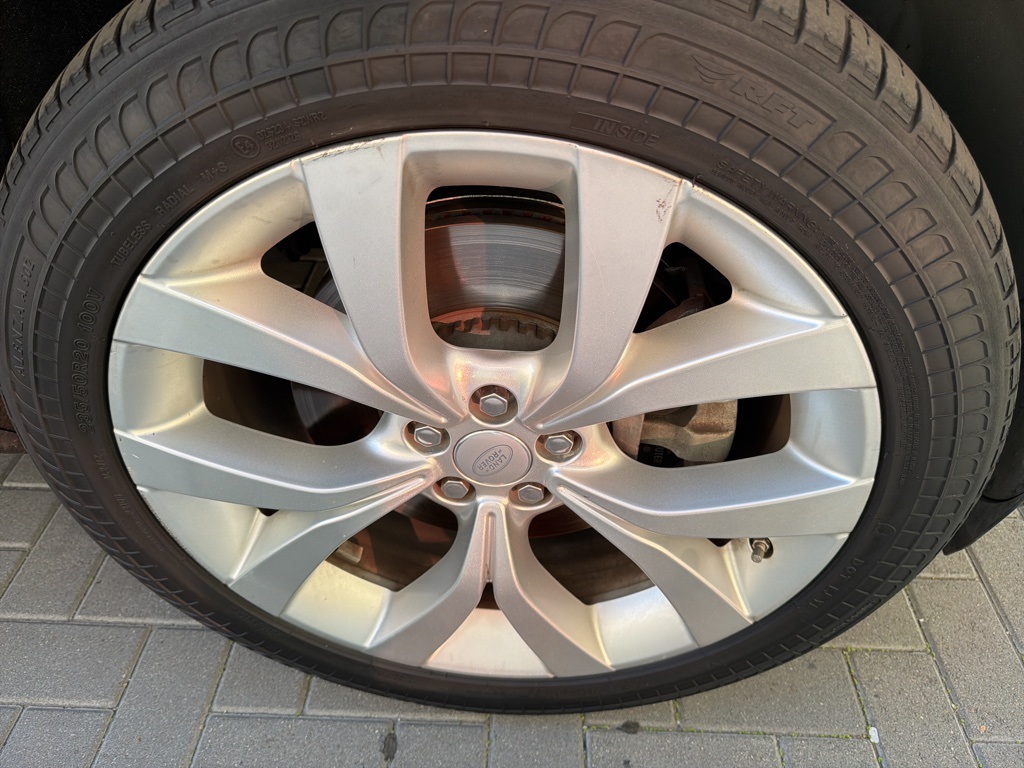 2020 Land Rover Range Rover Evoque SE photo 3