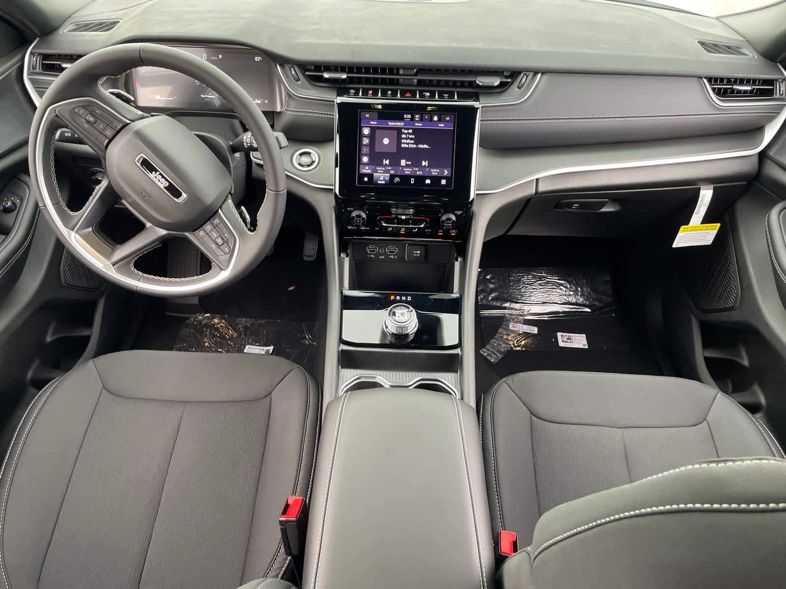 2025 Jeep Grand Cherokee Laredo photo 11