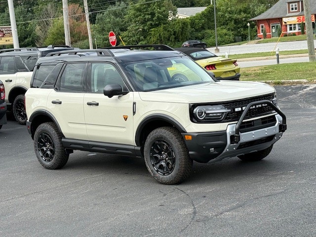 2025 Ford Bronco Sport Badlands photo 2