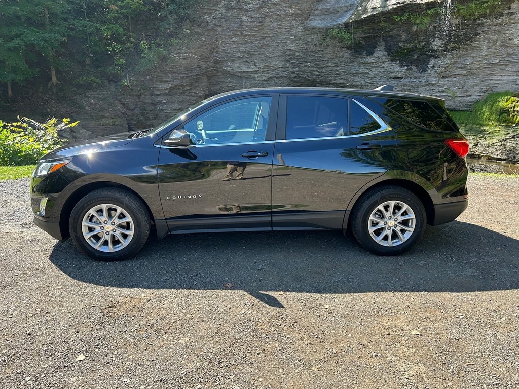 2021 Chevrolet Equinox LT photo 2