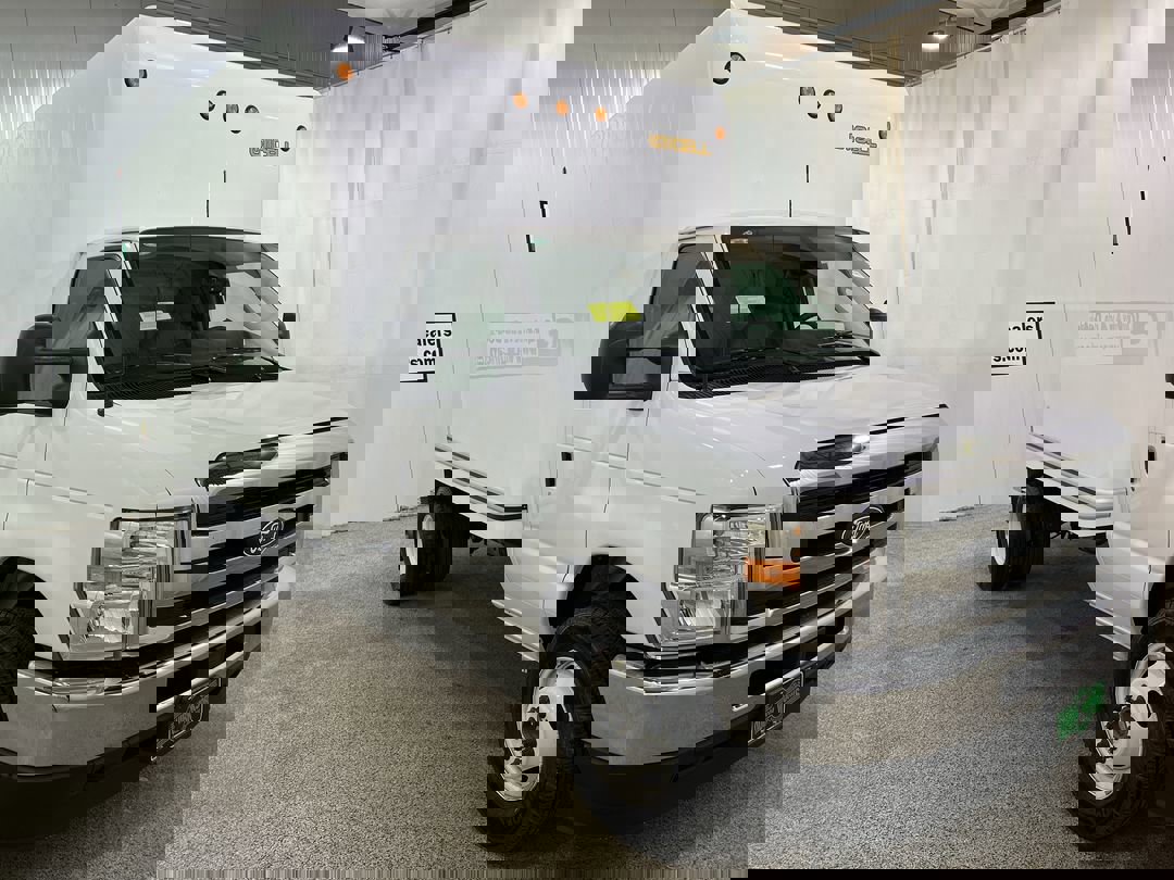 New 2026 OXFORD WHITE Ford 12