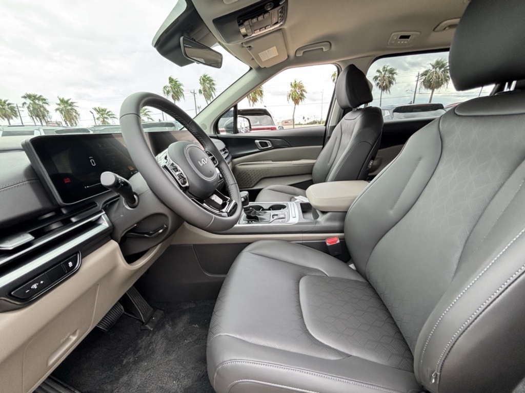 2026 Kia Carnival LXS photo 12