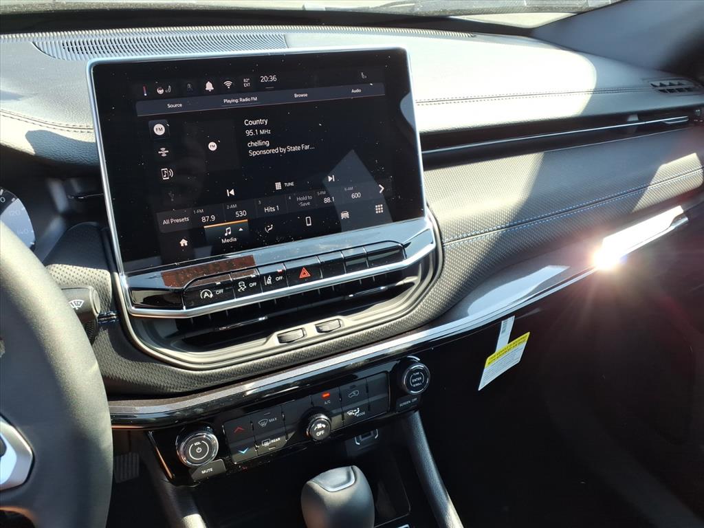 2026 Jeep Compass Latitude Altitude photo 5