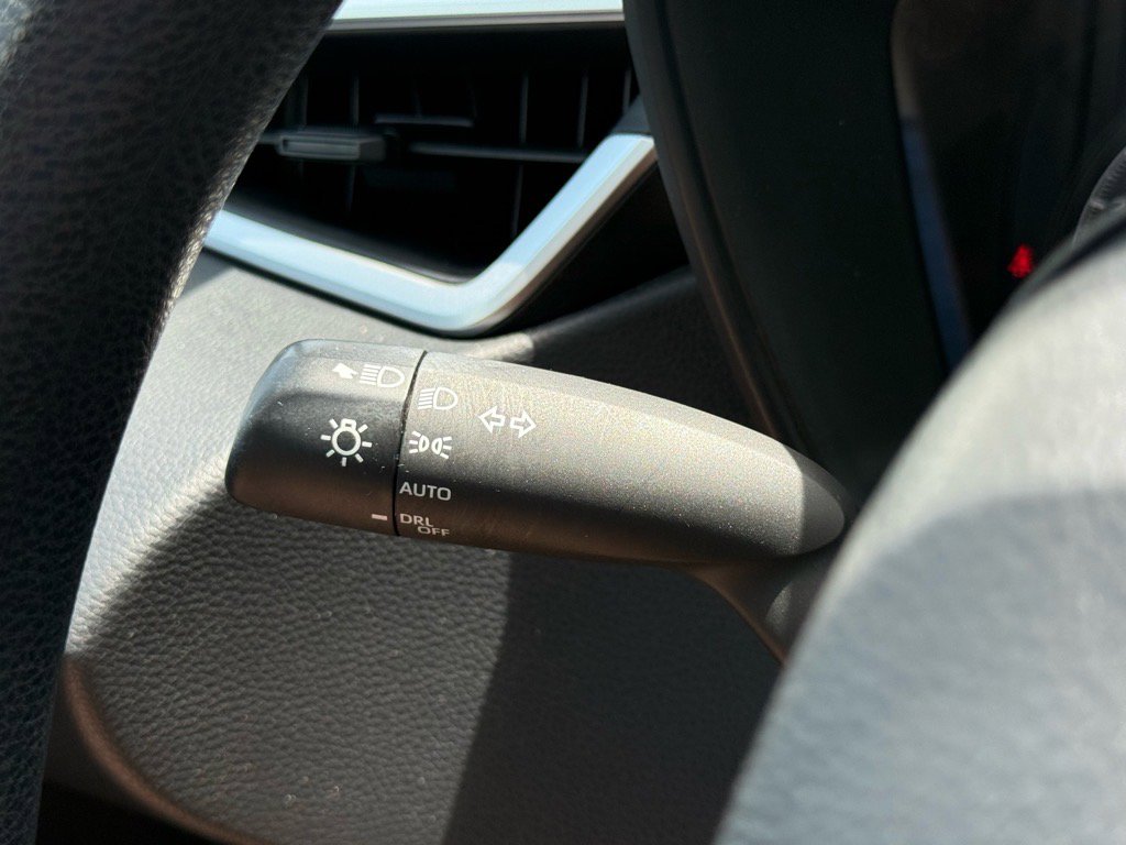 2022 Toyota Corolla LE photo 23