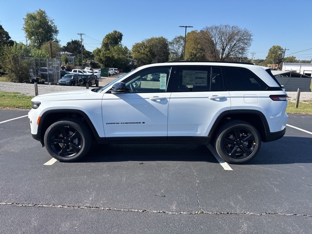 2025 Jeep Grand Cherokee Altitude photo 3