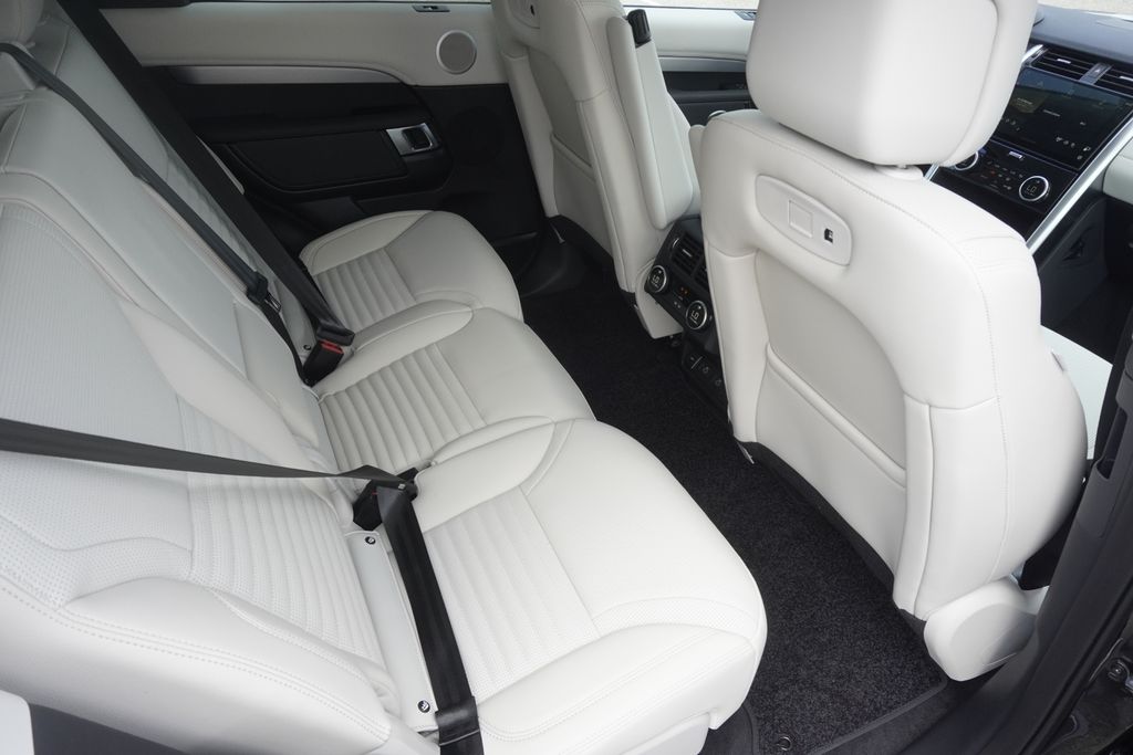 2025 Land Rover Discovery SE photo 24