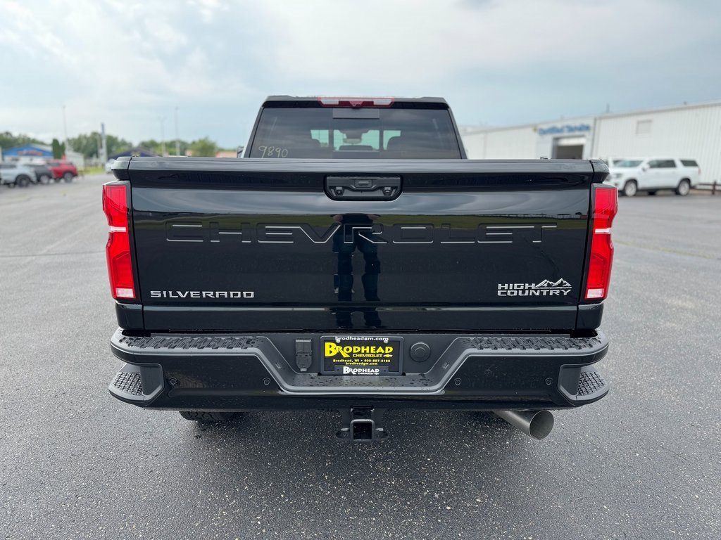 2025 Chevrolet Silverado 2500HD High Country photo 4