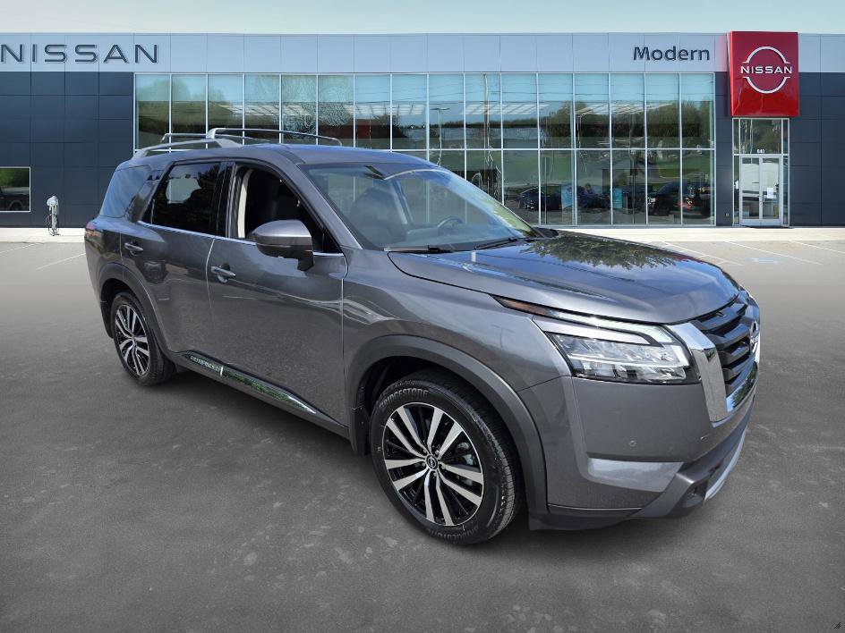 2024 Nissan Pathfinder Platinum photo 3