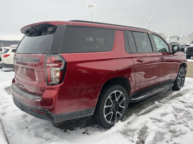 2023 Chevrolet Suburban RST photo 2