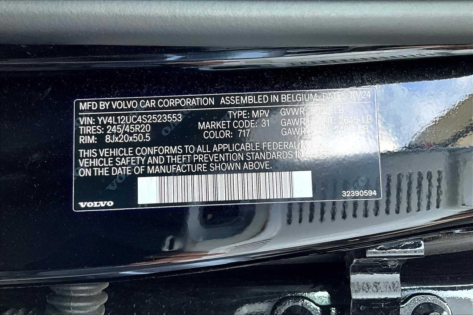 2025 Volvo XC40 Plus photo 35