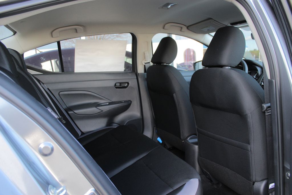 2025 Nissan Versa 1.6 S photo 7