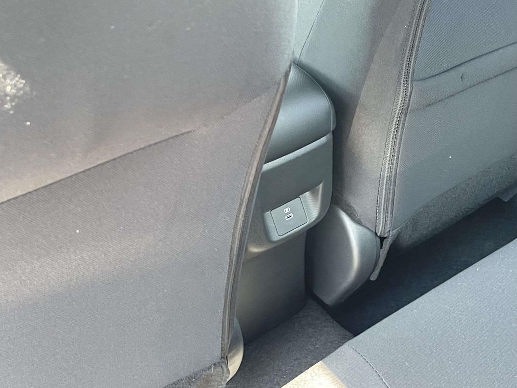 2025 Nissan Versa SV photo 12