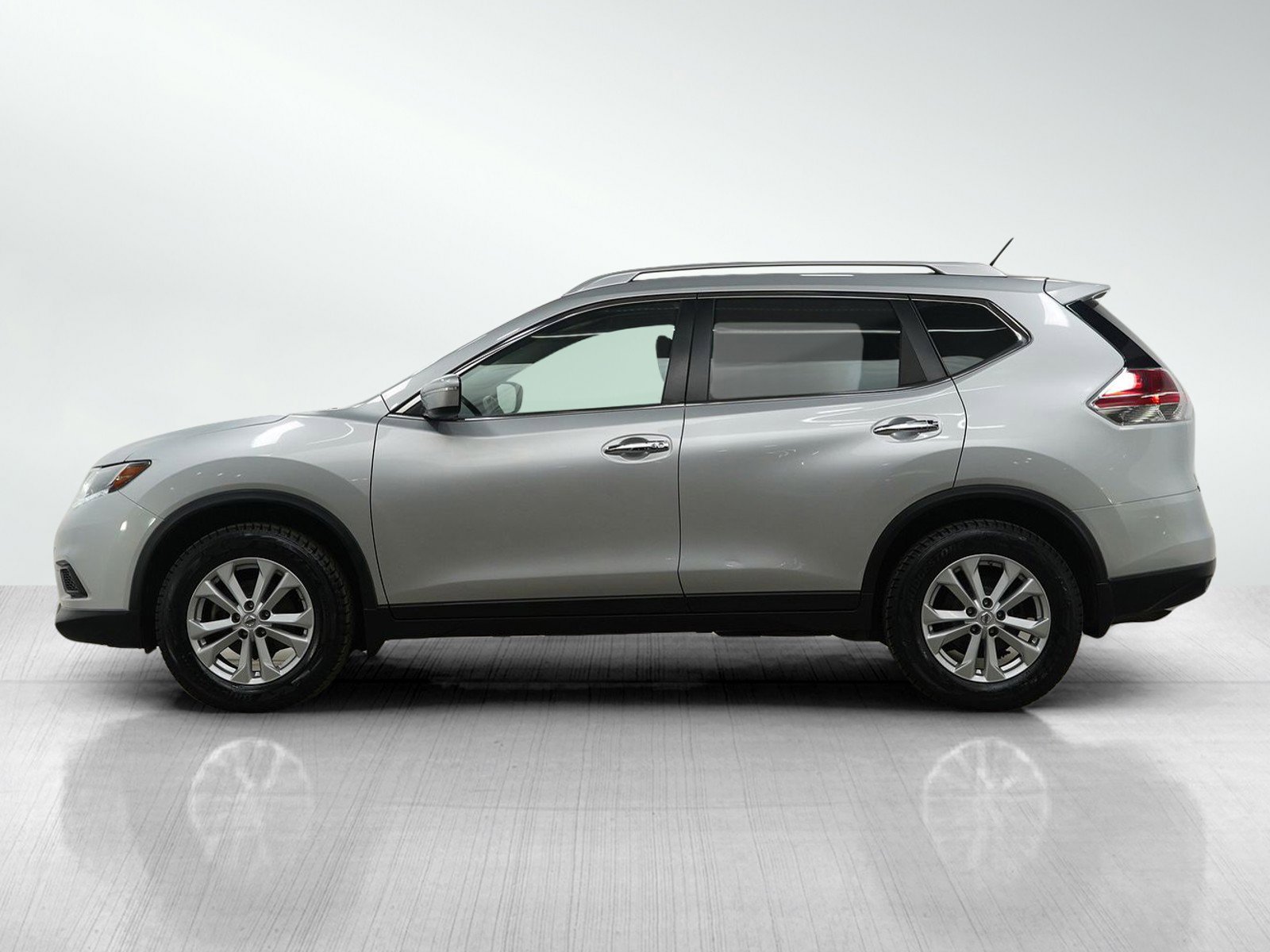 Used 2015 Nissan Rogue SV with VIN KNMAT2MV2FP544576 for sale in Burnsville, Minnesota