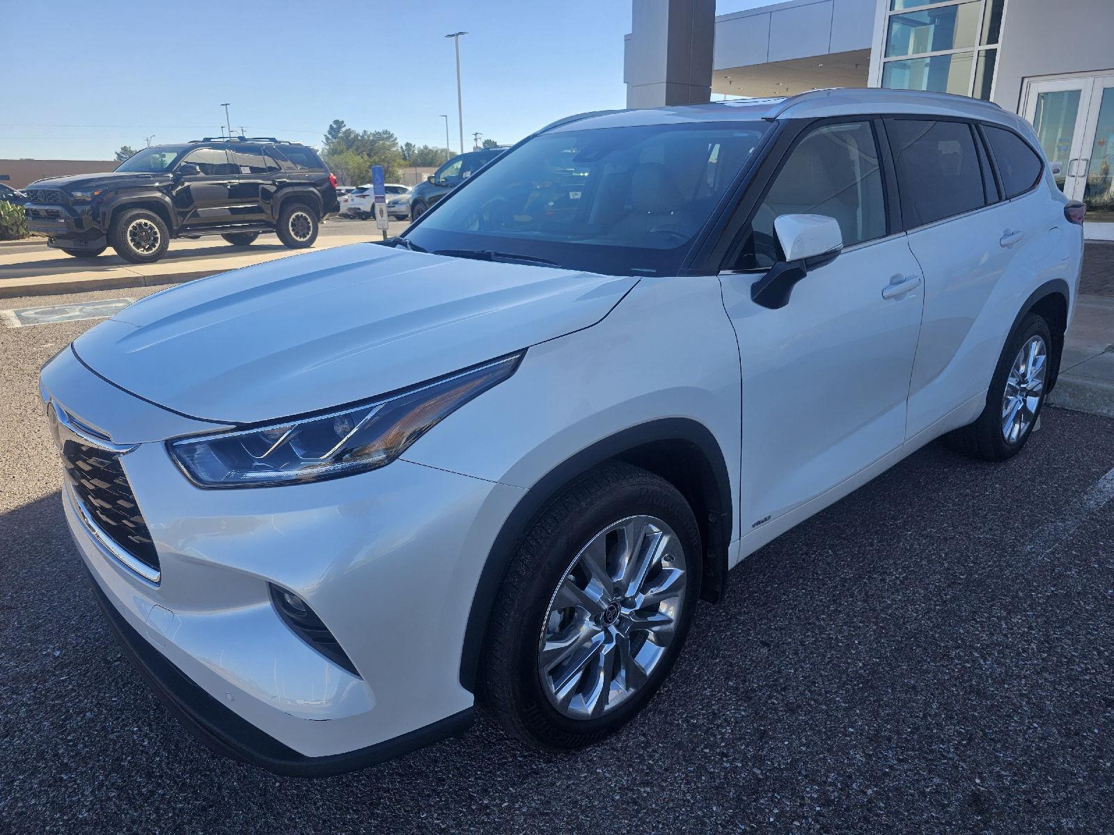 2023 Toyota Highlander Limited's photo