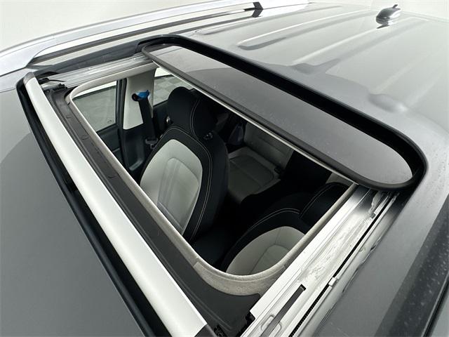2025 Hyundai Venue SEL photo 26