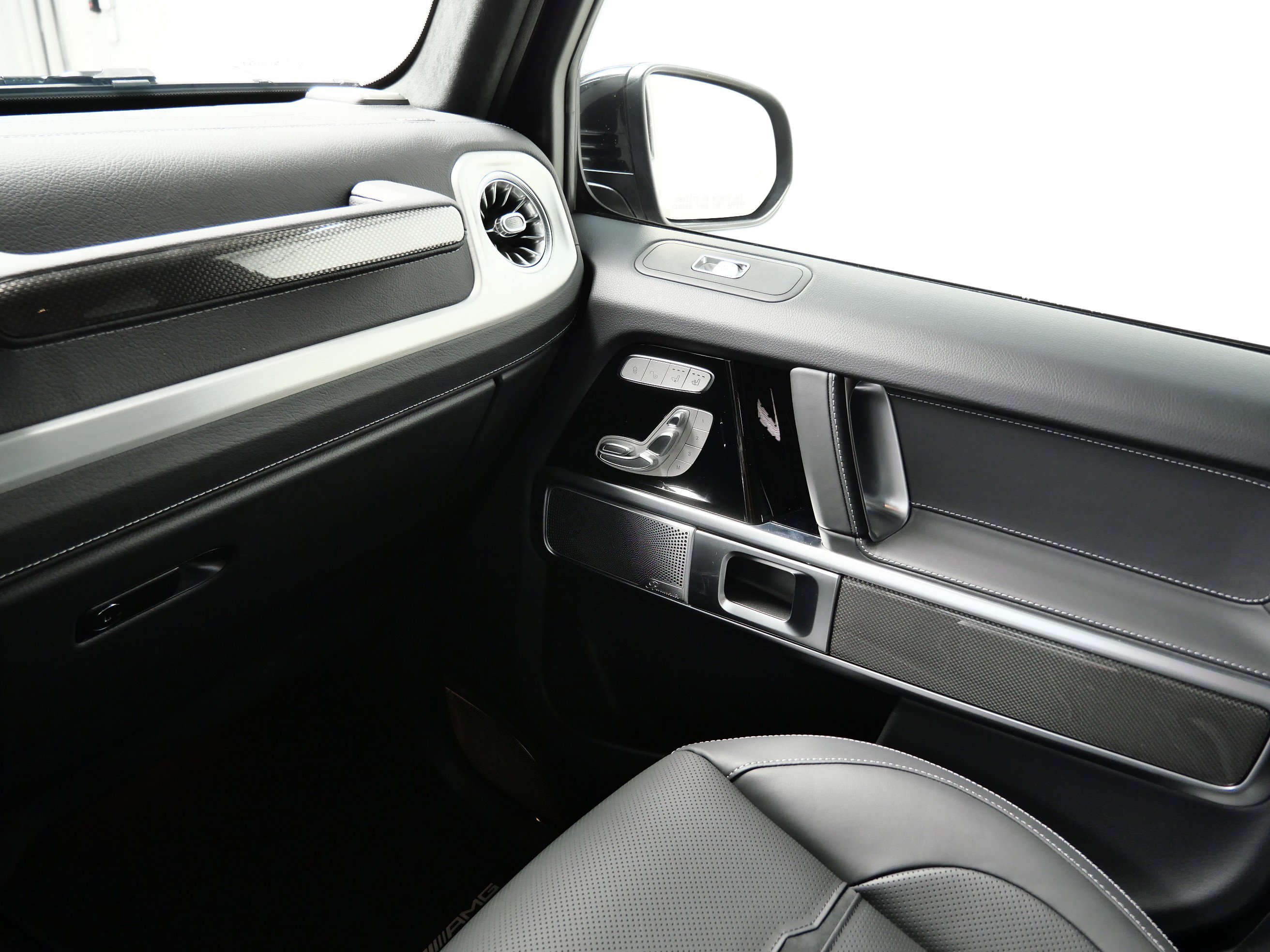 2025 Mercedes Benz G AMG 63 photo 14