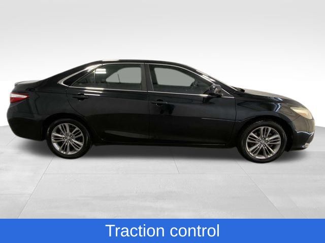 2017 Toyota Camry SE photo 2