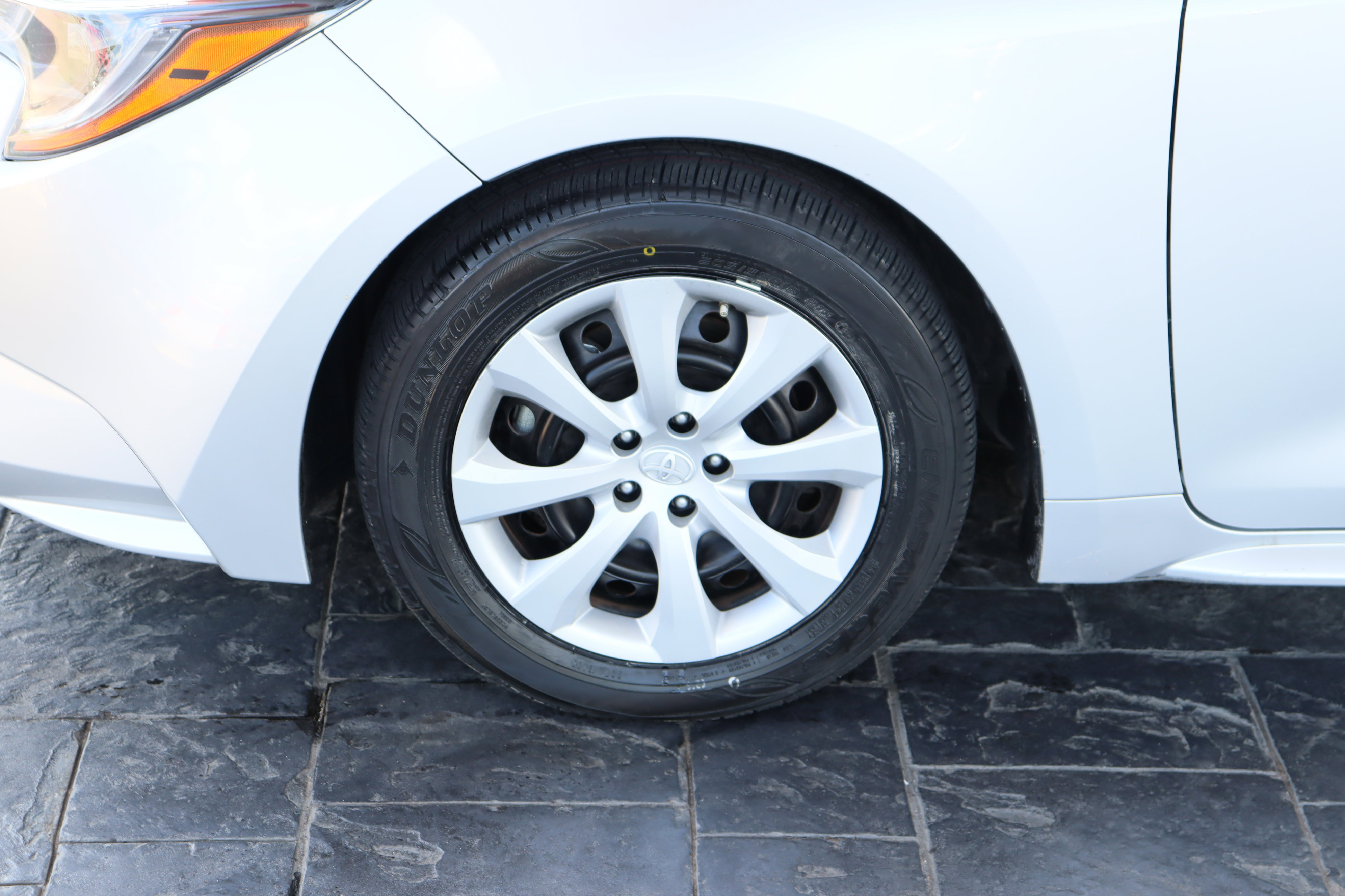 2023 Toyota Corolla LE photo 6