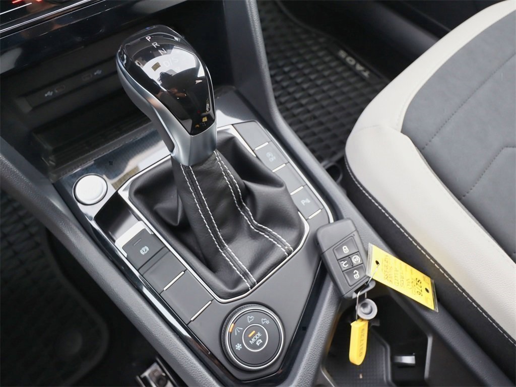 2025 Volkswagen Taos SE photo 23