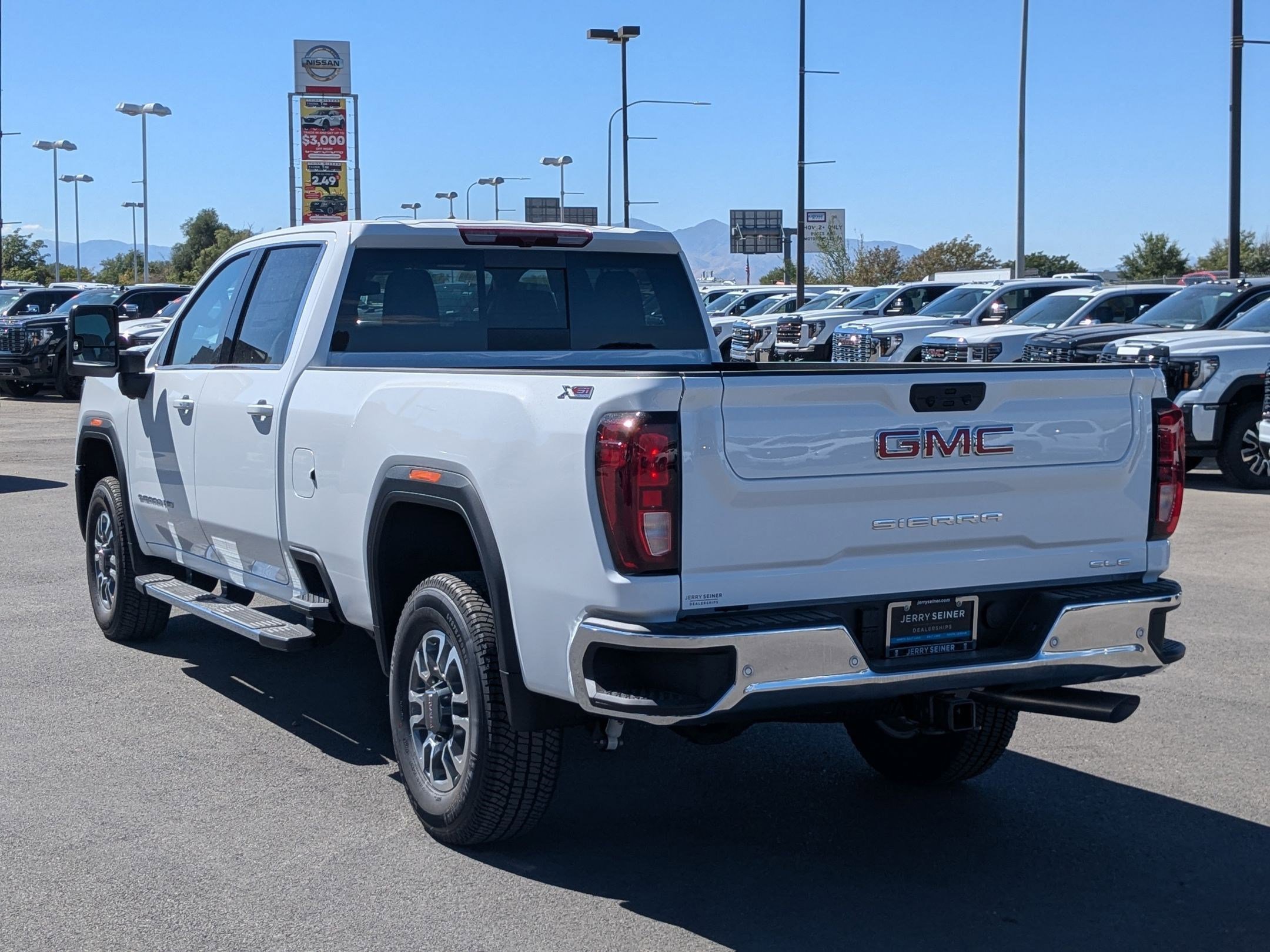 2026 Gmc Sierra 2500 HD SLE photo 2