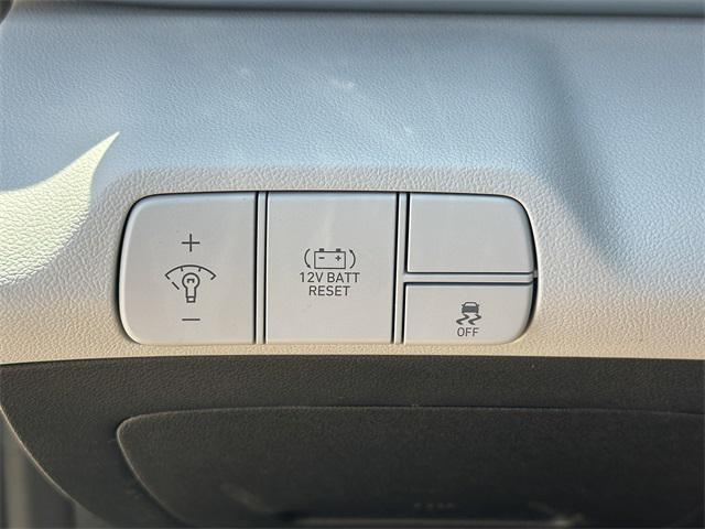 2025 Hyundai Elantra Hybrid Limited photo 25
