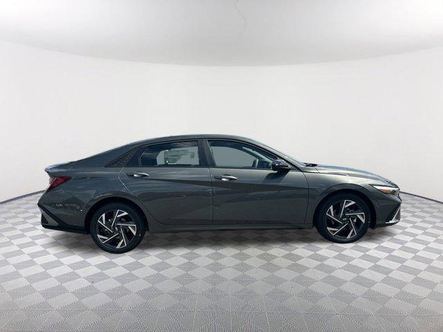 2025 Hyundai Elantra SEL Sport photo 4