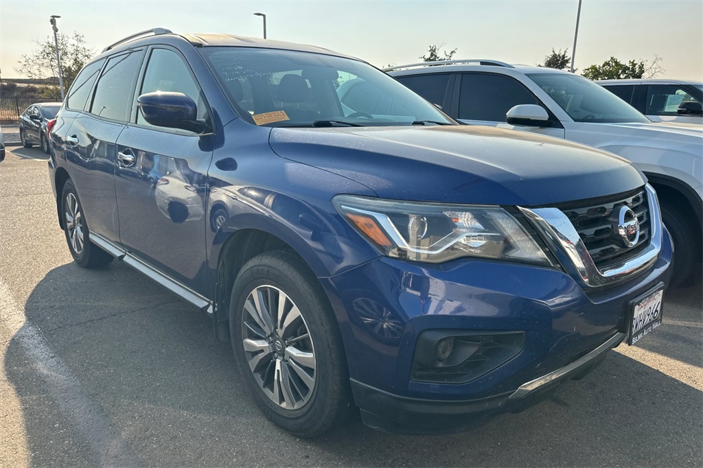 Used 2020 Nissan Pathfinder S with VIN 5N1DR2AN8LC643921 for sale in Hanford, CA
