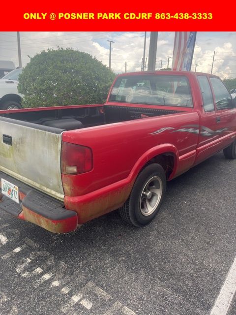 2003 Chevrolet S-10 Pickup photo 2