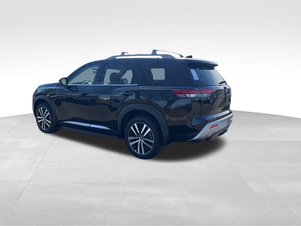 2025 Nissan Pathfinder Platinum photo 2