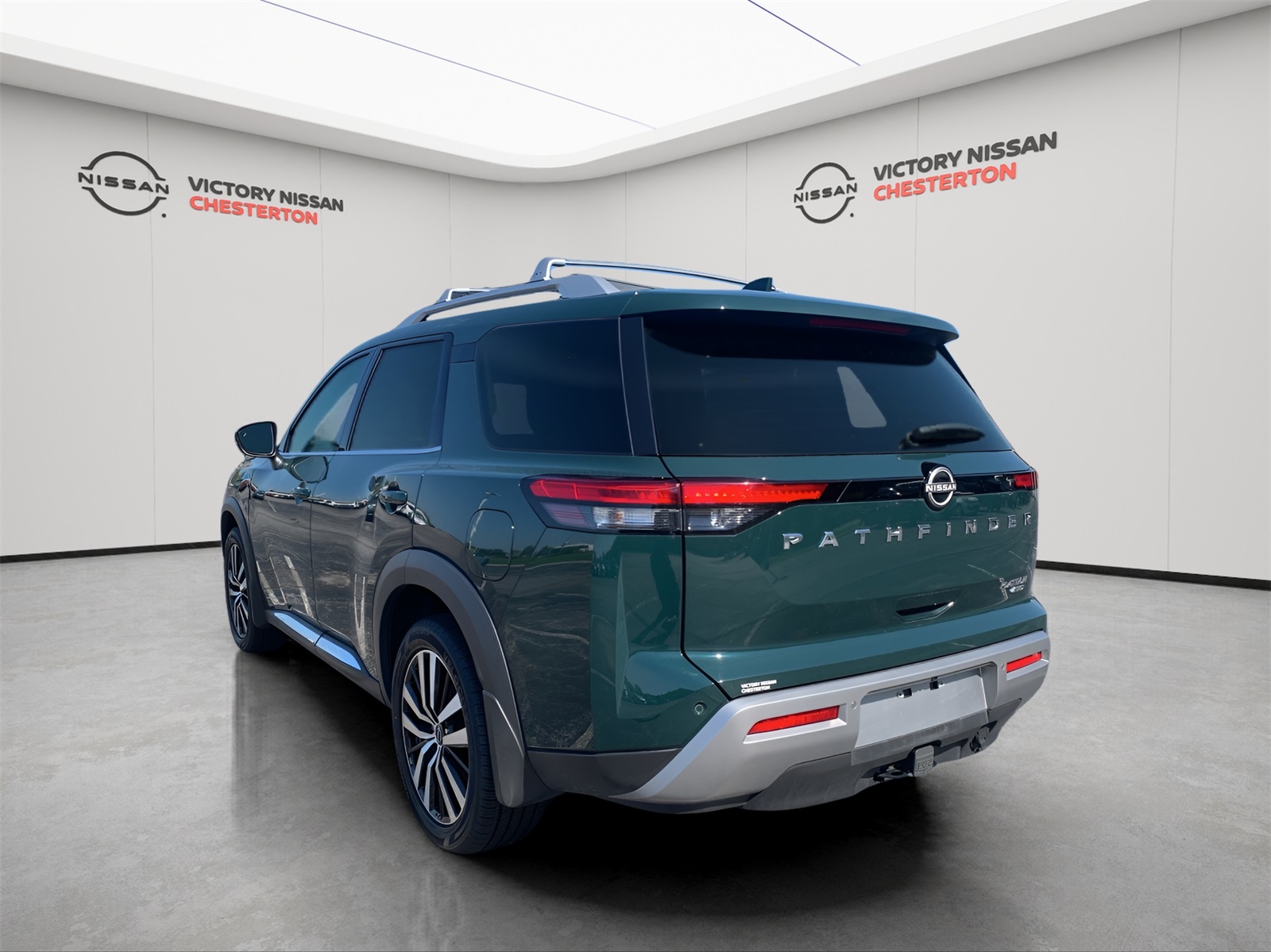 2023 Nissan Pathfinder Platinum photo 3
