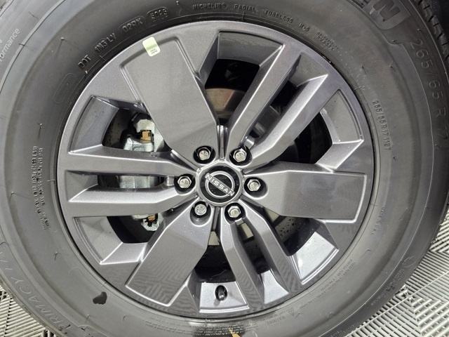 2026 Nissan Frontier Crew Cab SV photo 2