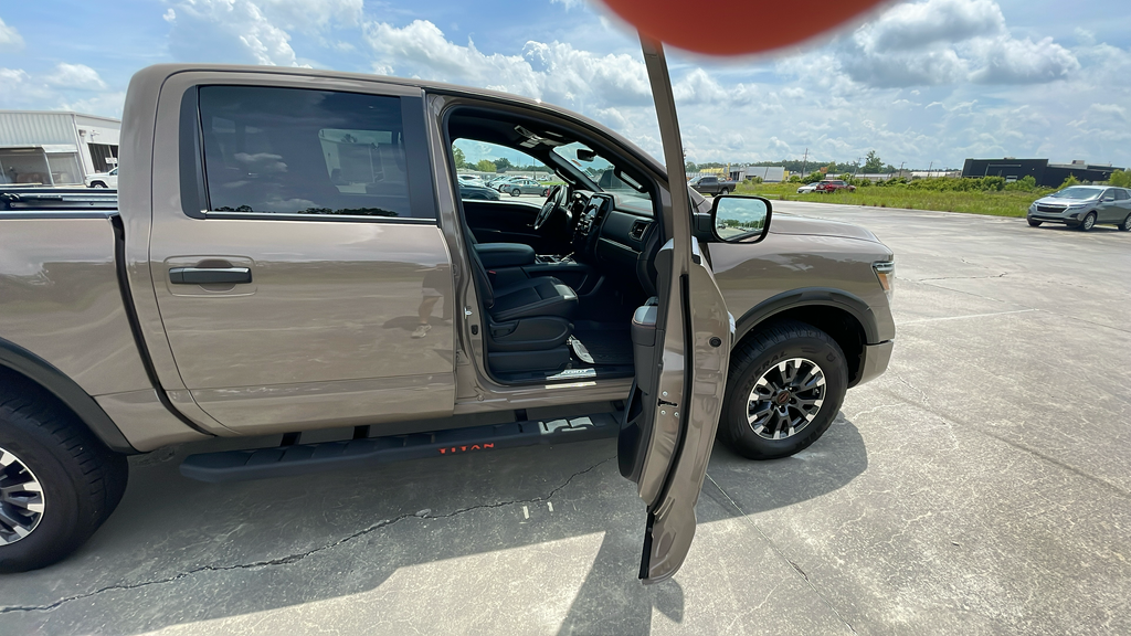 2024 Nissan Titan PRO-4X photo 15