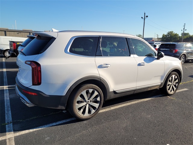 2022 Kia Telluride S photo 2