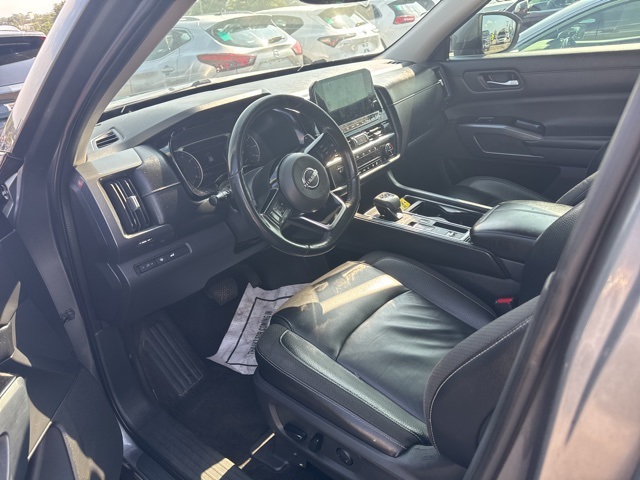 2022 Nissan Pathfinder SL photo 3