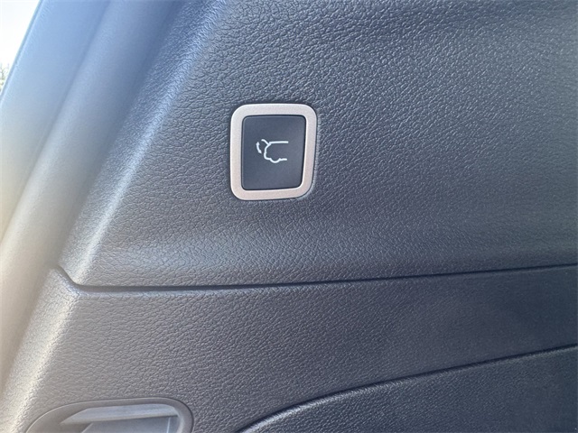 2026 Chrysler Pacifica photo 12