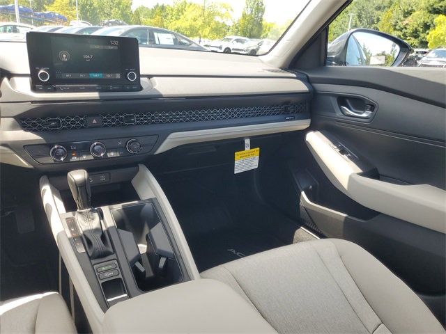 2025 Honda Accord LX photo 8