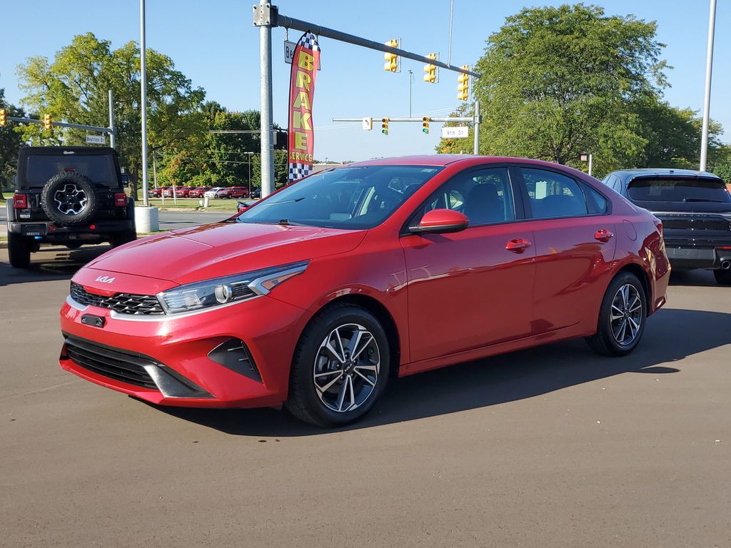 2023 Kia Forte LXS photo 2