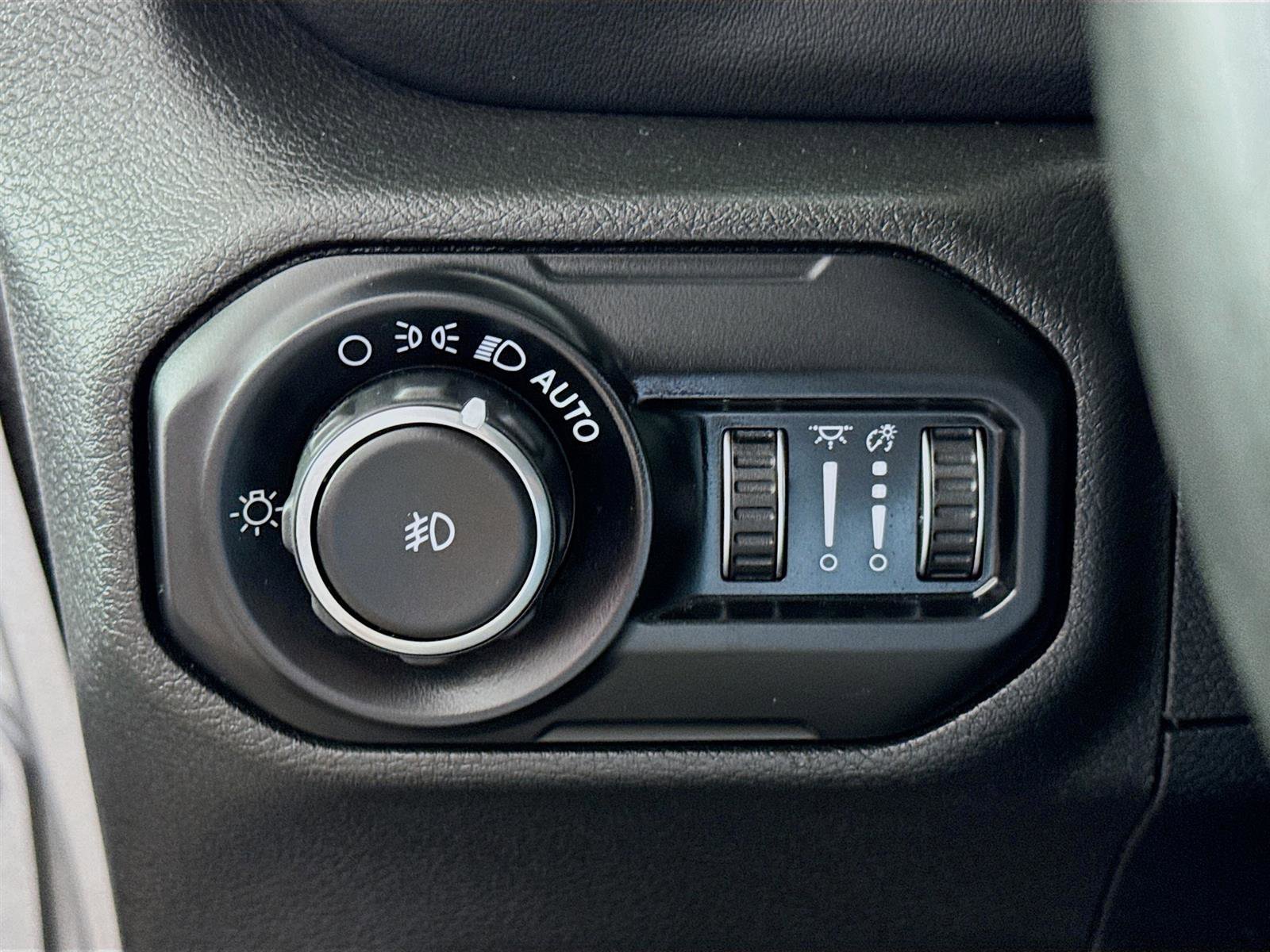2020 Jeep Wrangler Unlimited Sahara photo 9