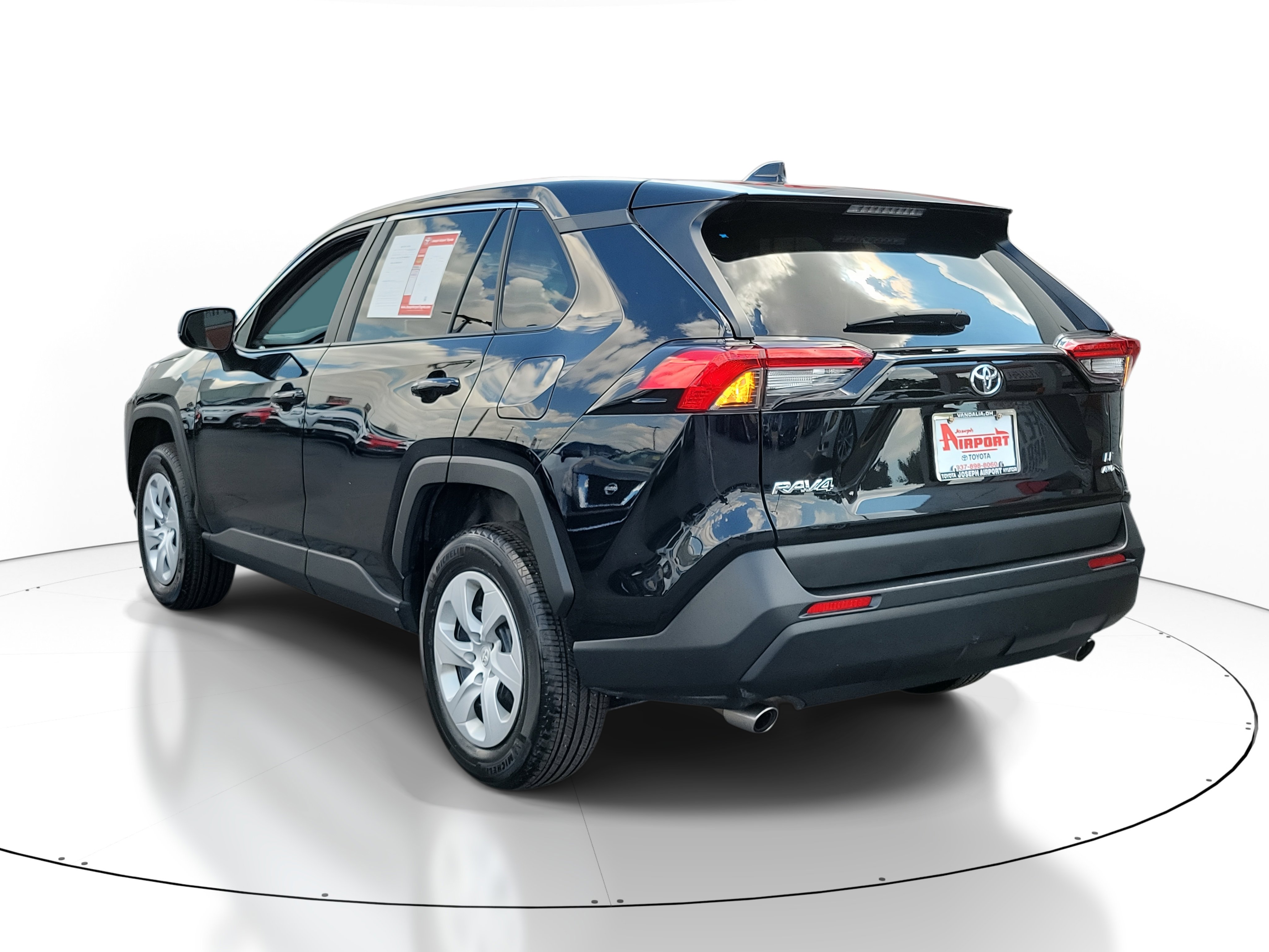 2024 Toyota RAV4 LE photo 3