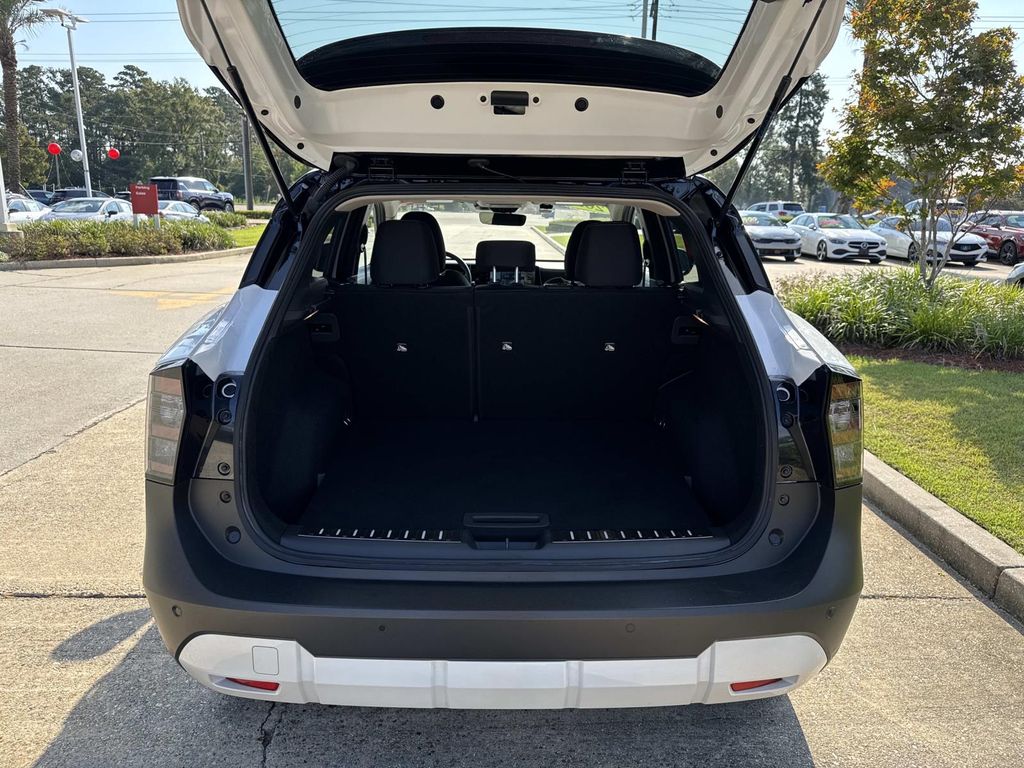 2025 Nissan Kicks SV photo 7