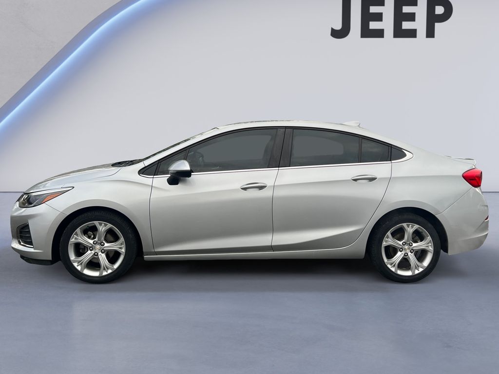 2019 Chevrolet Cruze Premier photo 2