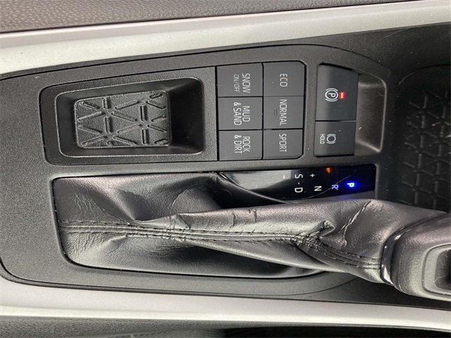 2023 Toyota RAV4 XLE photo 16