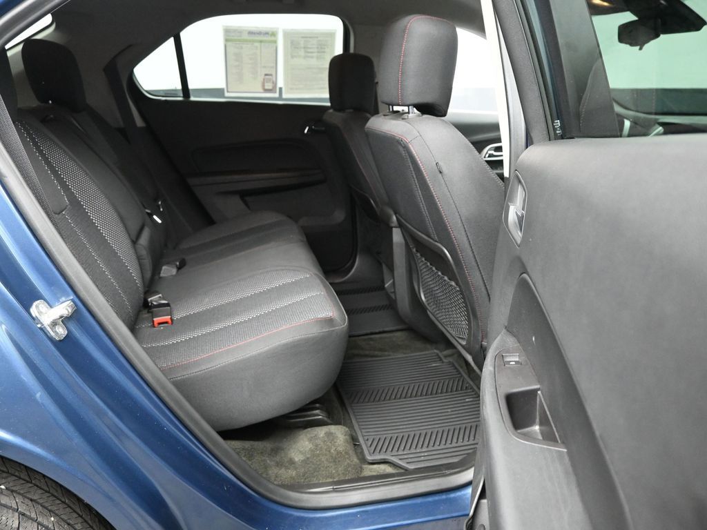 2017 Chevrolet Equinox LT photo 3