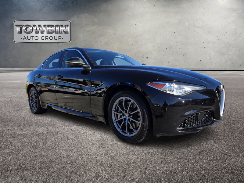 2018 Alfa Romeo Giulia Base photo 2