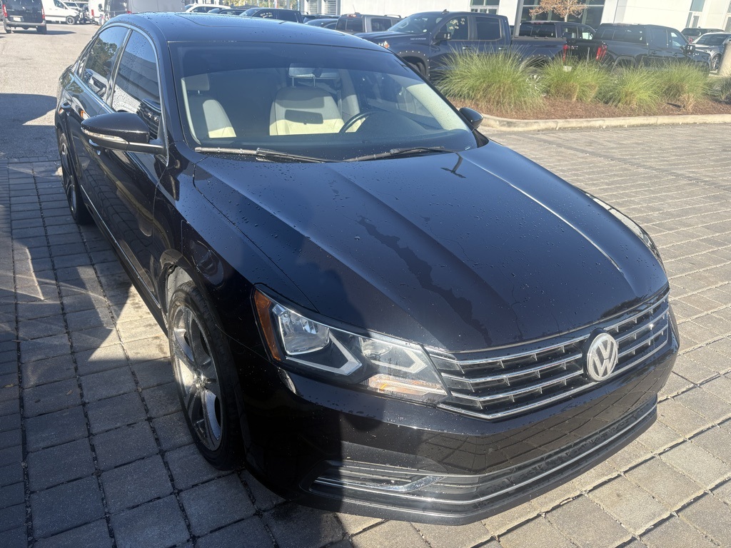 2017 Volkswagen Passat SE photo 2