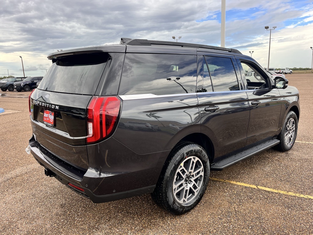 2025 Ford Expedition photo 6