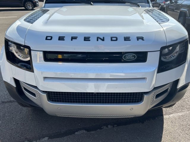 2023 Land Rover Defender S photo 5