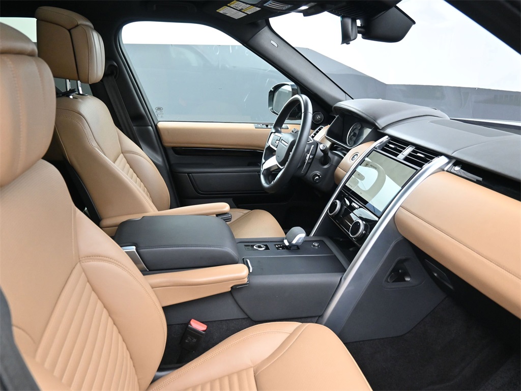 2023 Land Rover Discovery S R-Dynamic photo 2