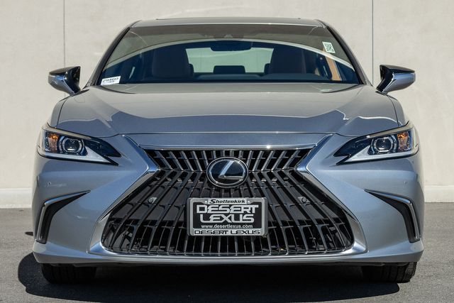 2025 Lexus ES 300h photo 3