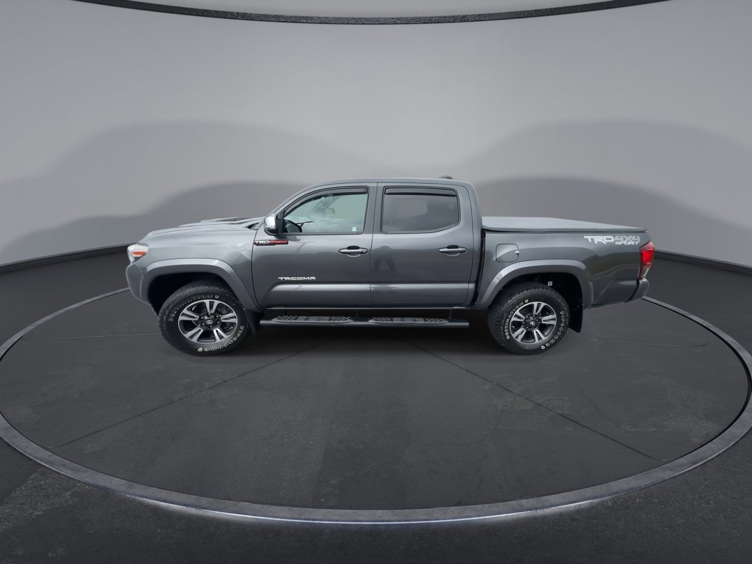 2018 Toyota Tacoma TRD Sport photo 3
